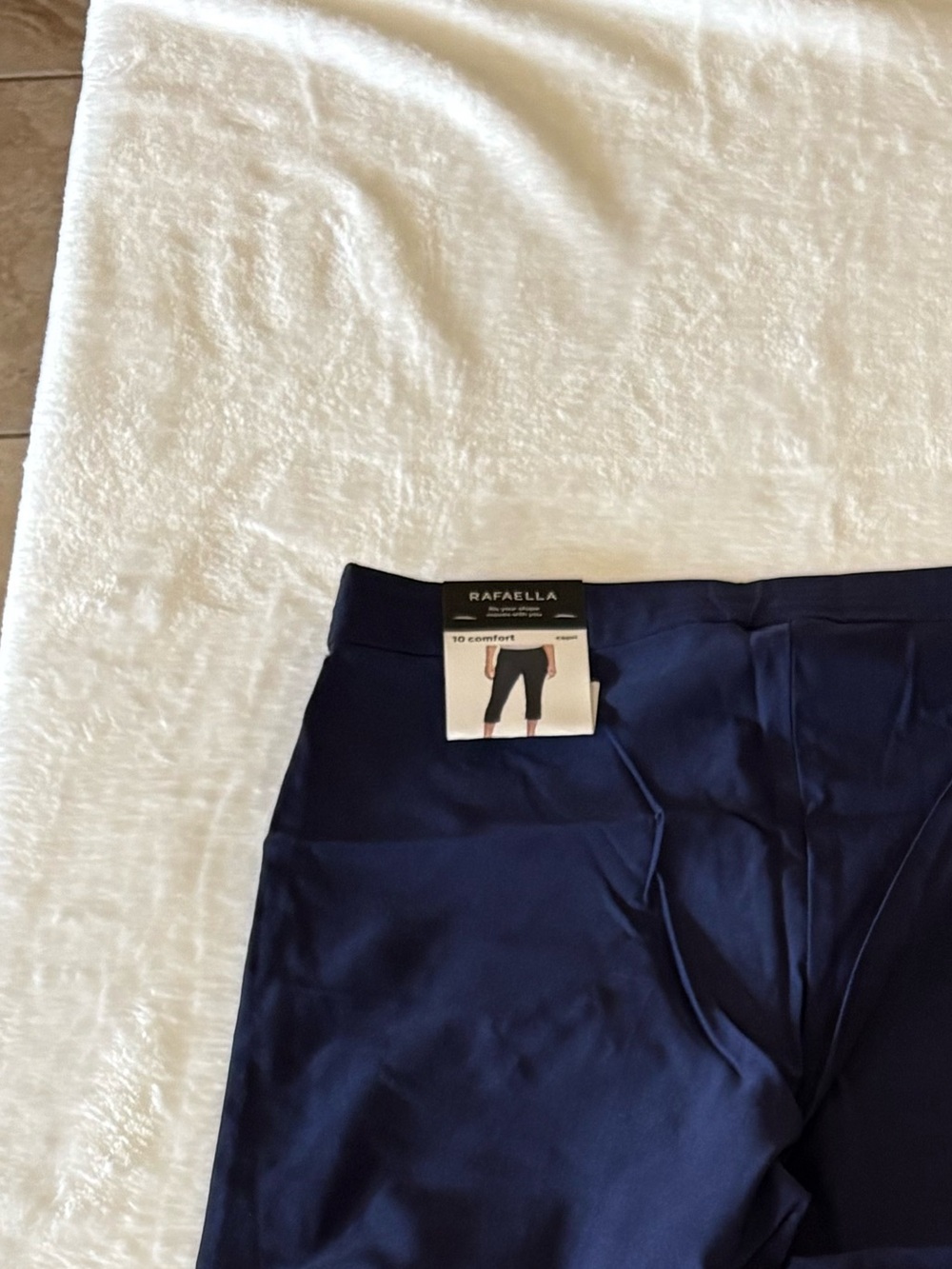New Women’s Navy Blue Casual capris - Picture 5 of 7